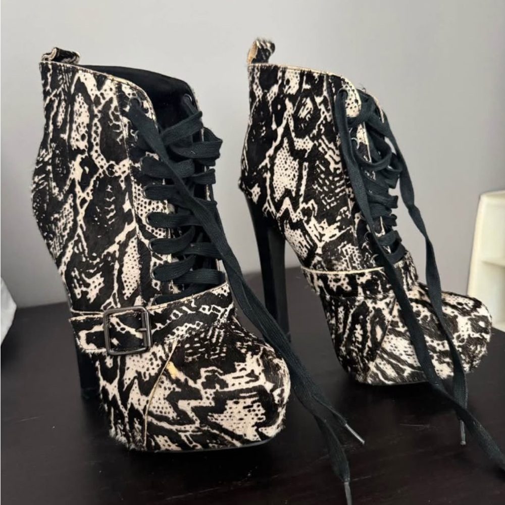 Colin Stuart Black and White Heeled Lace Up Booties